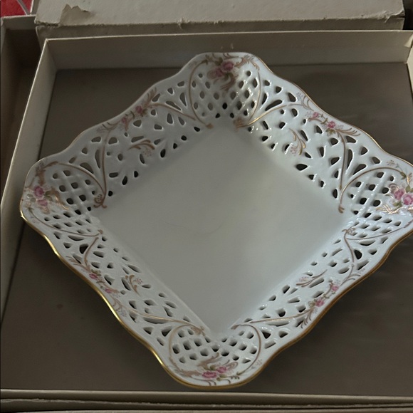 oscar de la renta china Other - Oscar de la Renta White and Gold Square Porcelain China plate